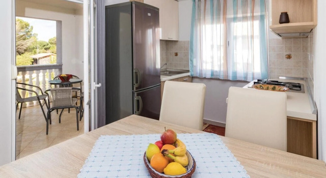 Nice Home in Valbandon with Hot Tub, WiFi & 4 Bedrooms, Book Hotel Hoteller i Valbandon med pool, Swimmingpool
