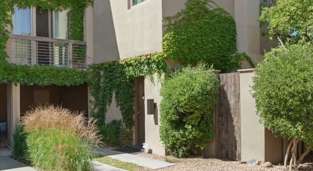 Stone's Throw - Unbeatable Location, Lovely Modern Interior, Varaa Lomakoti Santa Fe New Mexico