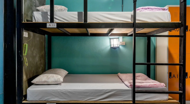 Кровать в общем номере (женский номер) The Guest Hotel Krabi