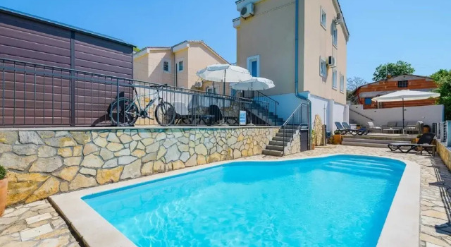 Коттедж Charming Holiday Home With Pool and sea View