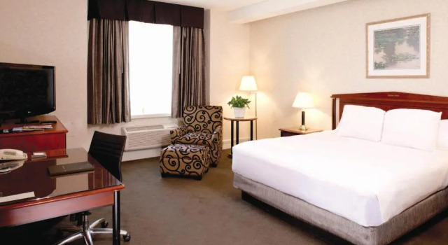 Двухместный номер Deluxe Hilton Cincinnati Netherland Plaza