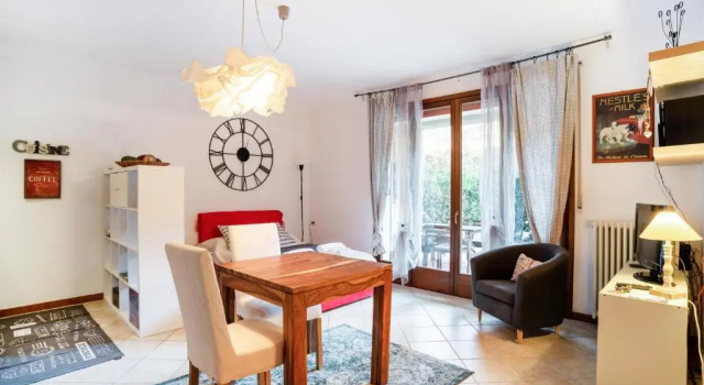 Cosy Studio with lovely Outdoor Area!, Prenota Appartamento Como Como