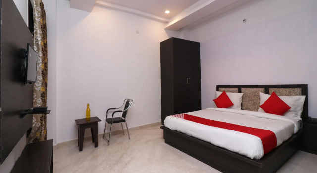 OYO Flagship 26166 Sector 14 Indiranagar