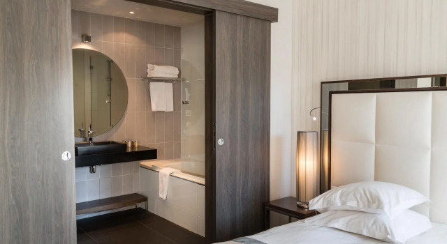 Полулюкс с видом на бассейн Hôtel Le Canberra