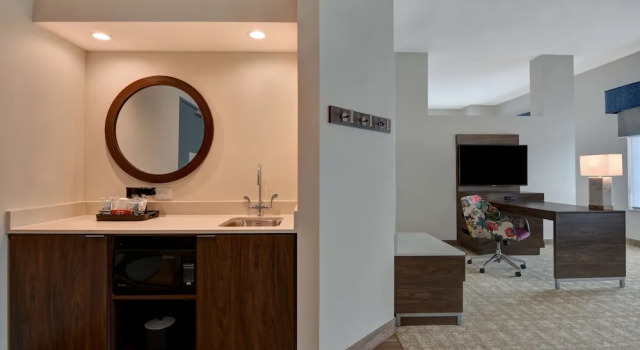 Двухместная Corner Studio suite Comfort Hampton Inn & Suites Nashville Downtown Capitol View, Tn