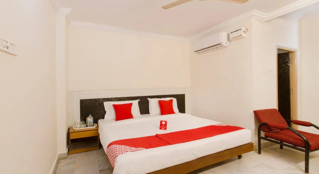 Kunas Guest House by OYO Rooms, Rezerwuj Pensjonat Hotele w Telangana z parkingiem, Parking