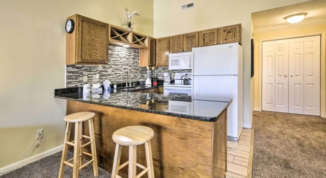 Апартаменты 4 Mi to Cherry Grove Beach: Studio w/ Pool!