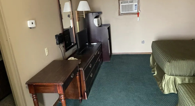 Четырёхместный номер Standard Colonial Inn