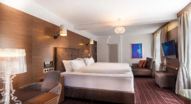 Двухместный номер Premium с балконом и с красивым видом из окна arthausHOTEL