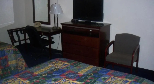 Четырёхместный номер Standard Deluxe Inn Of Roswell
