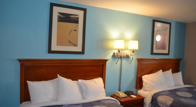 Hyannis Host Inn, Rezerwuj Hotel Hotele w New England z basenem, Basen
