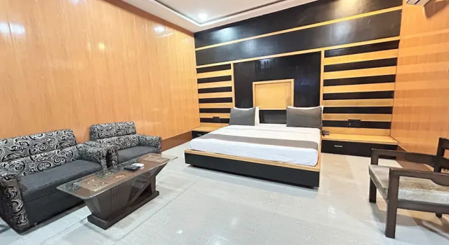 Hotel Rahul Palace by OYO Rooms, Забронировать Отель Отели штата Махараштры с завтраком, Завтраки