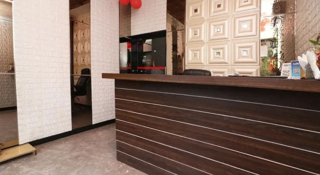 OYO 22826 Hotel Sheltear & Resturant, Забронировать Отель Отели Сикандра с парковкой, Парковка
