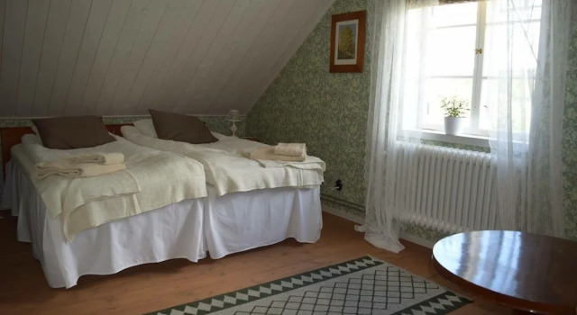 Vänneberga Gård Bed & Breakfast, Book Hotel  