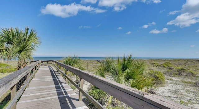 Апартаменты Fernandina Beach Townhome, Steps to Public Beach