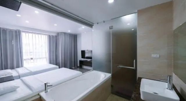 Двухместный номер Deluxe Granda Suites Hanoi
