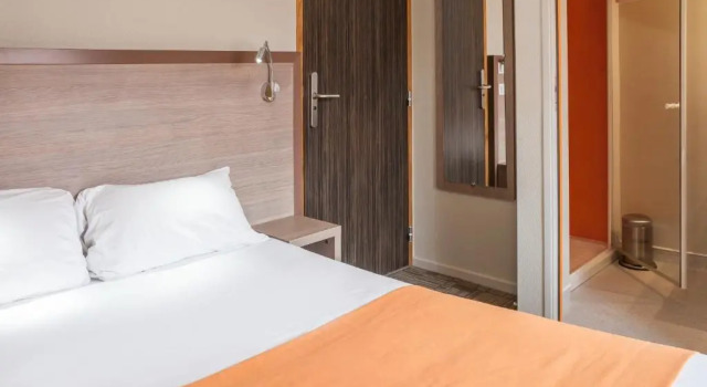 Номер Superior Logis Hôtel Les Voyageurs