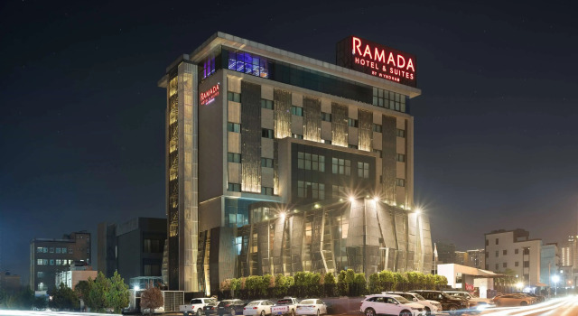 Ramada Hotel & Suites by Wyndham Erbil 32 Park