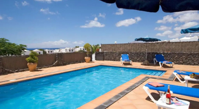 3 bedroom Villa Venus Jupiter and Neptune with private heated pool, Забронировать Вилла Коттеджи Пуэрто-дель-Кармен, рядом с Казино Gran Casino de Lanzarote, Коттедж