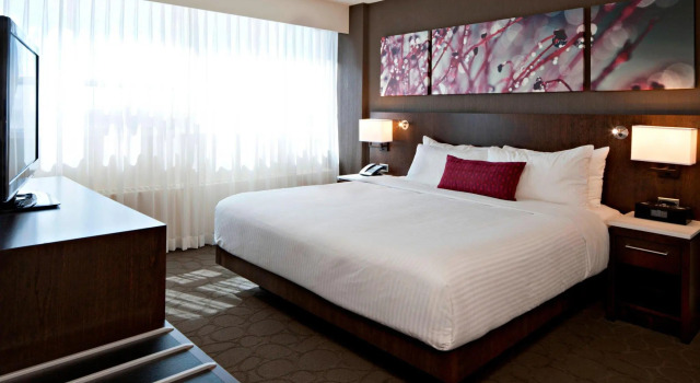 Люкс Delta Hotels by Marriott Edmonton South Conference Centre