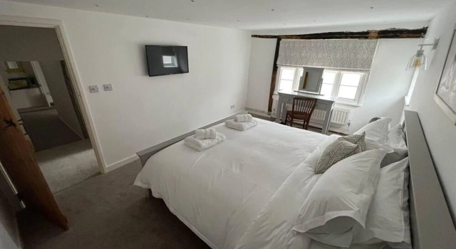2 Bed Grade 2 - Dates Back to 1500's