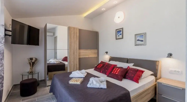 Goldie - 30 m From Beach - H, Забронировать Отель Севид Trogir Riviera