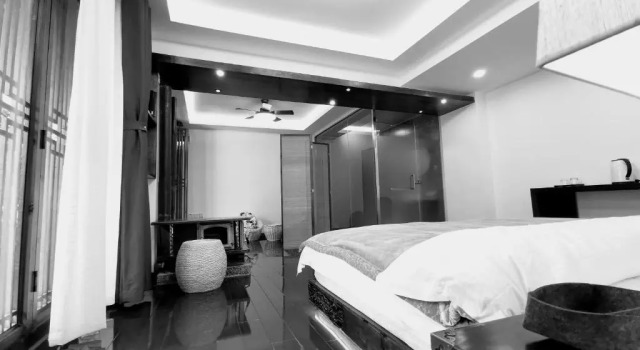 Семейный люкс с балконом Dali Qingxin Garden Courtyard Hotel