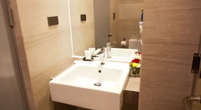 Номер Standard Embassy Hotel