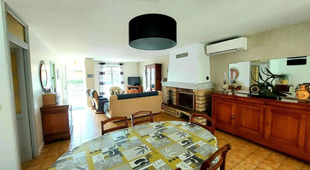 Spacious House With Garden Near The Beach, Забронировать Отель Отели Бассен-д'Аркашон с парковкой, Парковка