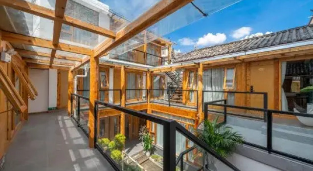Jiangnan Designer | Log Cabin Garden · Time-Stitched Scenic Cafe Stay(Lijiang Gucheng South Gate), Забронировать Отель Отели Лицзян с парковкой, рядом с Улица Сквер-стрит Древнего города Даянь, Парковка