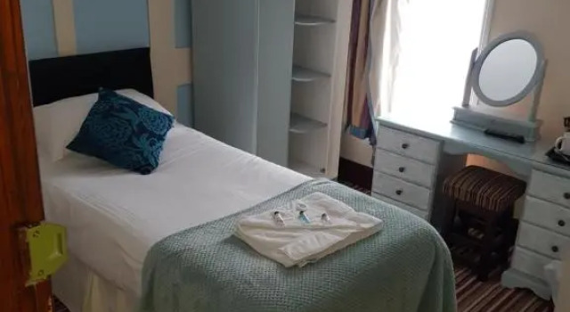 The George Hotel, Забронировать Отель Портсмут Хэмпшир, рядом с Nomad Sailing