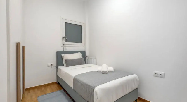 Cozyopolis - Timeless 3-BR in Athens, Забронировать Апартаменты/квартира Апартаменты Афины, рядом с Площадь Колонаки, Апартаменты/квартира