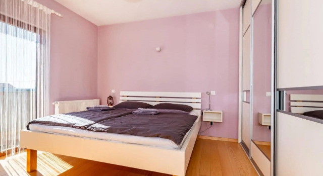Delightful Apartment in Radovin With Garden