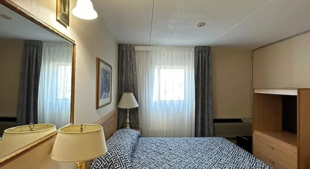 Red Dog Inn, Varaa Hotelli  