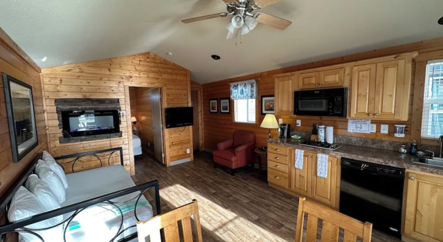 Коттедж c 1 комнатой с видом на воду Westport Marina Cottages