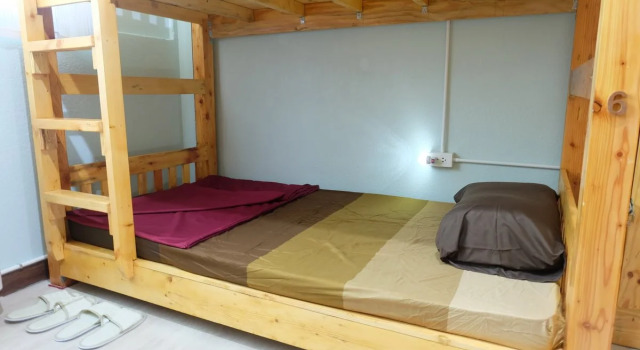 Plearn Hostel