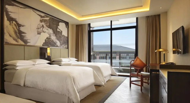 Четырёхместный номер Standard с балконом и с видом на сад Four Points by Sheraton Chengdu, Anren