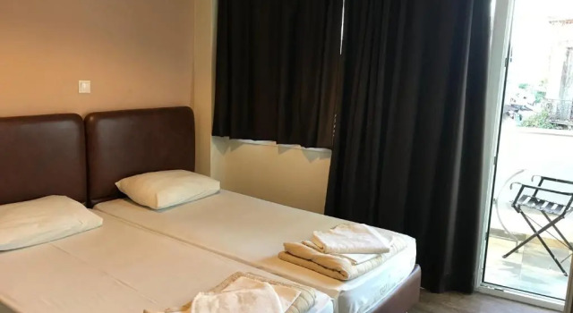 Двухместный номер с балконом Pella Inn Hostel