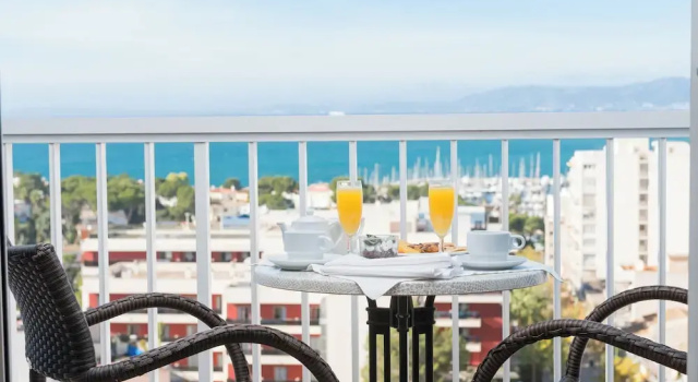 Двухместный номер с балконом и с видом на море Hotel Torre Azul & Spa