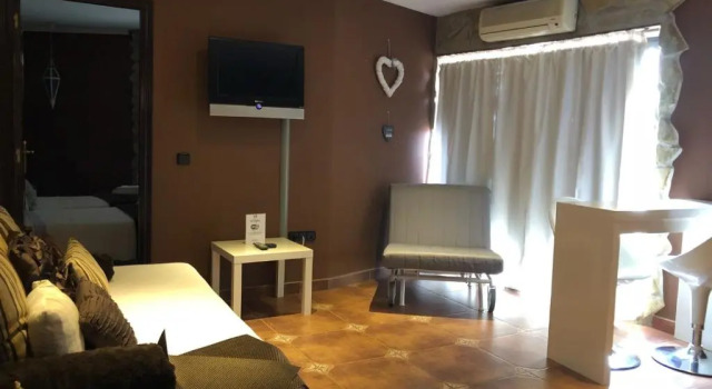 Apartamentos Los Angeles, Book Apartment Hotels in Aragon with Parking, Parking