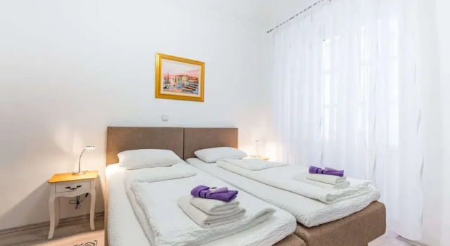 Old Town Finest - Two-bedroom Apartment - Lucarica 4 Street, Забронировать Апартаменты/квартира Отели Дубровника с парковкой, рядом с Marin Drzic Theatre, Парковка