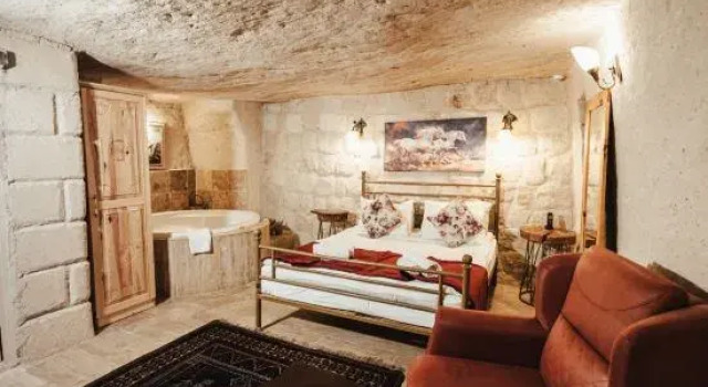 Семейный люкс с видом на внутренний двор Young Cave Hotel