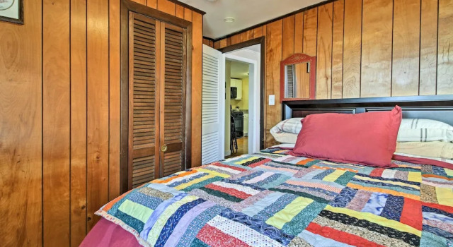 Коттедж Steps to Cape Cod Canal: Buzzards Bay Home