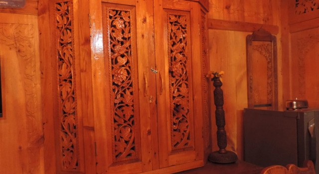 Young Bombay Premium Heritage Houseboat, Забронировать Отель Сринагар Jammu & Kashmir Ski