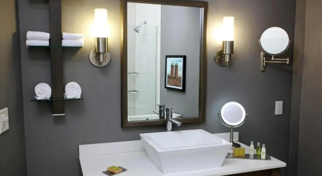Двухместный люкс DoubleTree by Hilton West Fargo Sanford Medical Center Area
