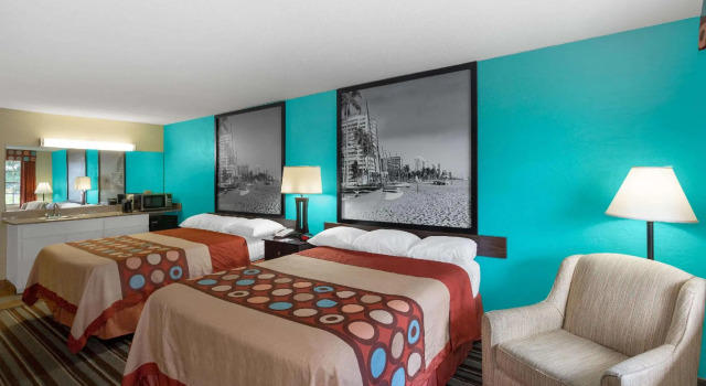 Четырёхместный номер Standard Super 8 by Wyndham Bradenton Sarasota Area