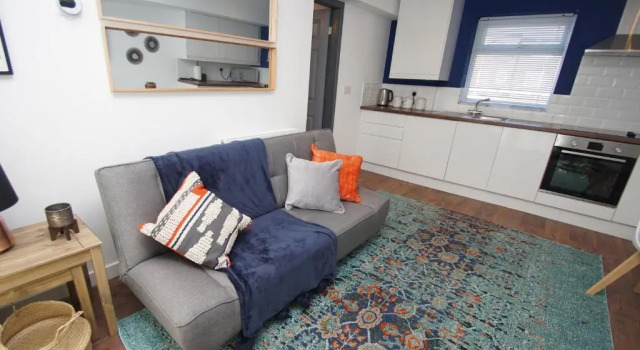 Air Host and Stay - Apartment 4 Broadhurst Court sleeps 4 minutes from town centre, Забронировать Апартаменты/квартира Стокпорт Большой Манчестер, рядом с The Plaza