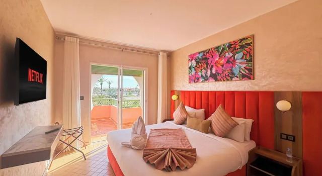 Luxurious Duplex in a Peaceful Resort, Забронировать Курортный отель Отели Марракеш-Тенсифт-Эль-Хауз с парковкой, Парковка