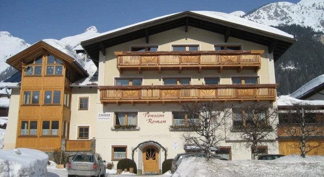 Pension Roman, Rezerwuj Hotel Hotele w Tyrol z parkingiem, Parking