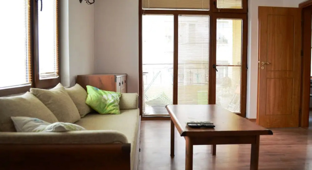 FM Premium 1-BDR Apartment-ART